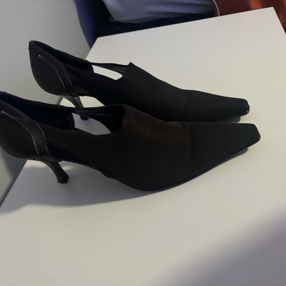 Black long toe tip heel
